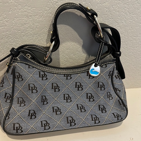 Urbann Vibe Chocolate Jacquard Leather Shoulder Bag With Durable Craftsmanship And Zippered Closure For Everyday Luxury main image 1